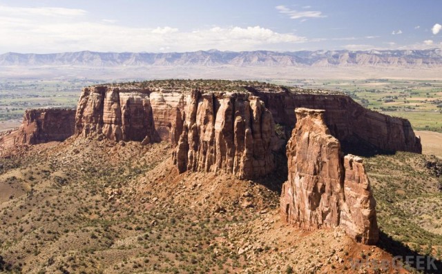 https://geography.name/wp-content/uploads/2015/11/plateau-in-arizona-desert-640x397.jpg