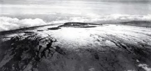 Shield volcano: the massive Mauna Loa on Hawaii is the Earth's biggest